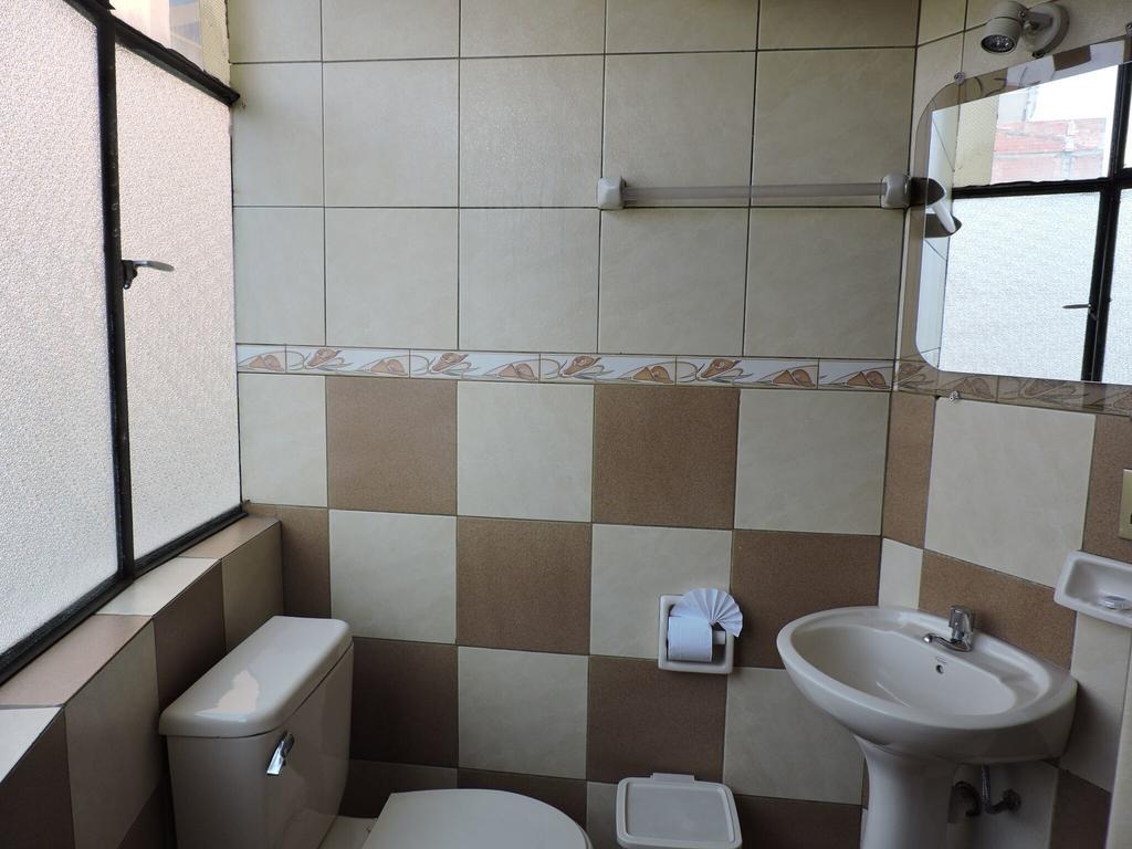 Isabela Hotel Suite Ла Пас Екстериор снимка