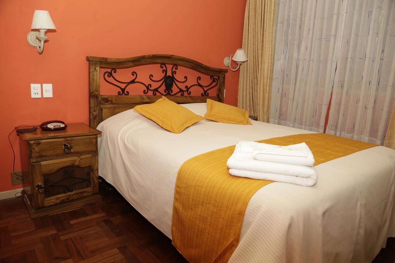 Isabela Hotel Suite Ла Пас Екстериор снимка